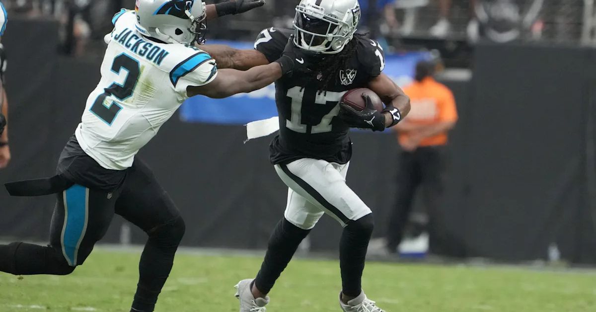 Davante Adams Takes a Swipe at the Bears: A Rivalry Rekindled
